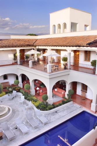 an aerial view of a villa with a swimming pool at Hotel Boutique La Casa Azul in Cuernavaca