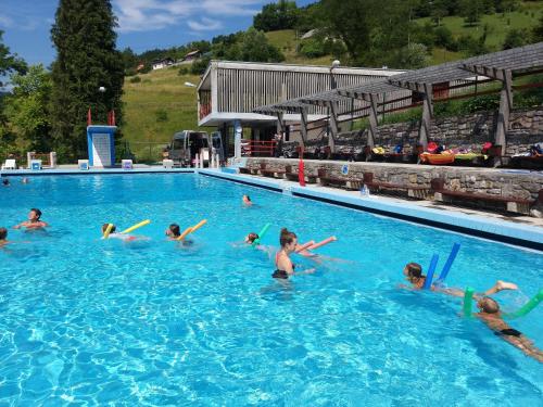 Swimmingpoolen hos eller tæt på Ribiška vasica - Fishermen's Village