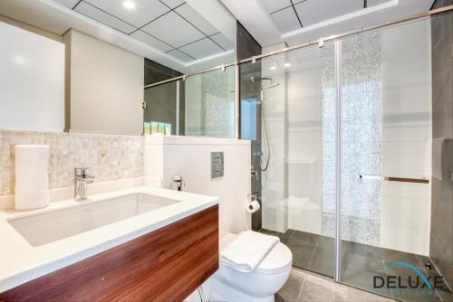 Koupelna v ubytování Welcoming 1BR at Prime Views Meydan by Deluxe Holiday Homes