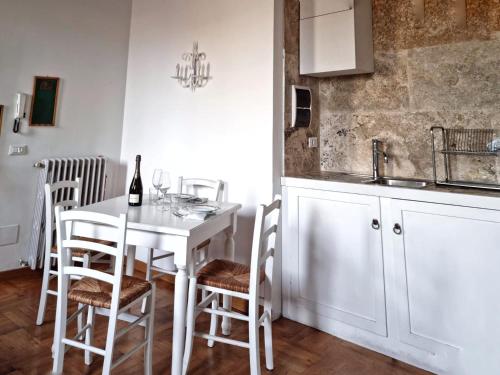 Kuchyň nebo kuchyňský kout v ubytování Appartamento San Frediano