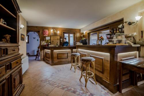 a kitchen with a bar with stools in it at Albergo Ad Astra in Pescasseroli
