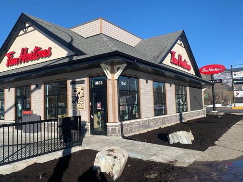 a store front of a fast food restaurant at Motel 99 in Grand Forks