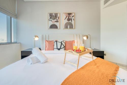 Postel nebo postele na pokoji v ubytování Charming 2BR at Sky Gardens DIFC by Deluxe Holiday Homes