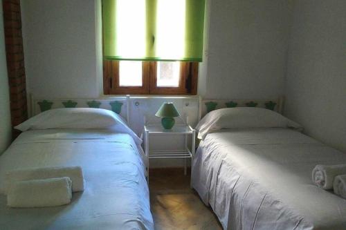 Tempat tidur dalam kamar di Casa de pueblo con encanto