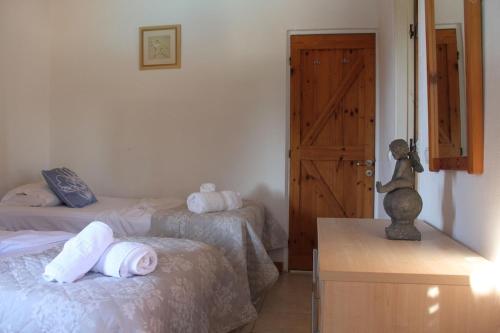 a bedroom with two beds and a wooden door at Villa Paparouna in Magaziá