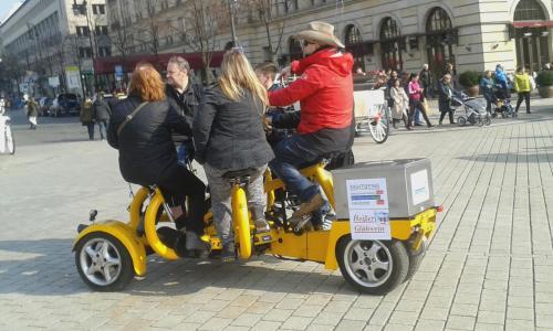 a group of people riding a motor scooter at Berlin - Schönefeld grüne Wohnung in Schönefeld