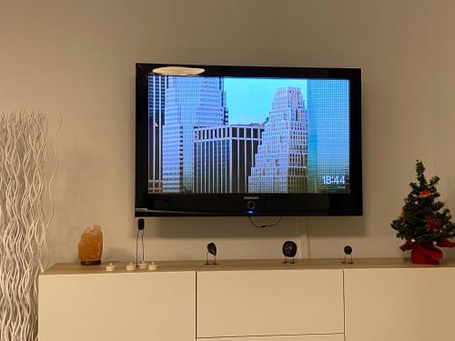 Televisyen dan/atau pusat hiburan di Vianetto Home