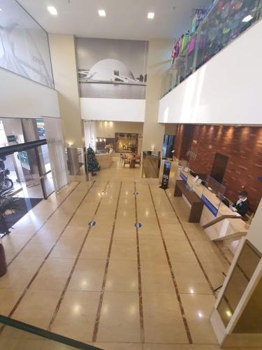 an empty lobby with a bowling alley on the floor at Flat Nobile Suítes Monumental By Rei dos Flats, in Brasilia