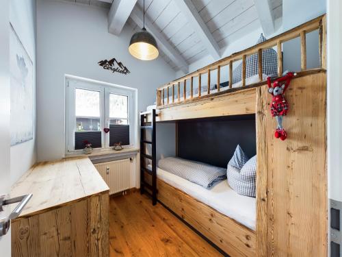 a room with a bunk bed and a desk at Hoamat 17 in Garmisch-Partenkirchen