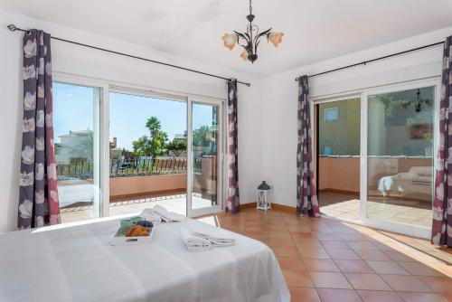 Postel nebo postele na pokoji v ubytování Villa Amanda - PlusHolidays
