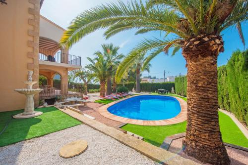 Bazén v ubytování Villa Fustera - PlusHolidays nebo v jeho okolí