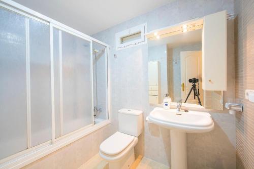 Ένα μπάνιο στο Apartamento Manzanera 3 - PlusHolidays