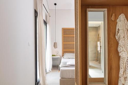 Bilik mandi di Carob Villas, an Eco-Friendly Hideaway
