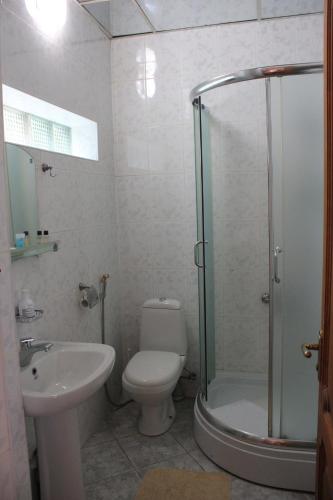 Koupelna v ubytování Valiko