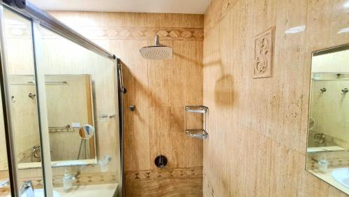 a bathroom with a shower and a sink and a mirror at DELUXE 3 Rooms74m2,2Air Condit 2TV SEAVIEW on AMADORES,2 heatPOOLs, PARKING, 600 MB,Dishwasher,2Lift,,3 BEACHes in Playa del Cura