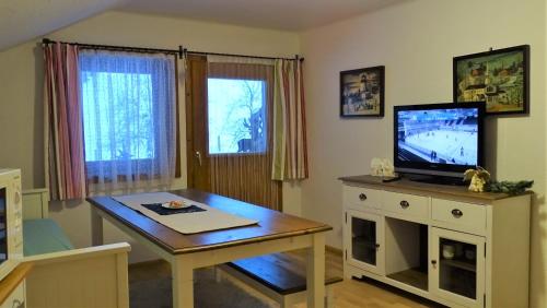 TV a/nebo společenská místnost v ubytování AlpinResort DerBacherhof
