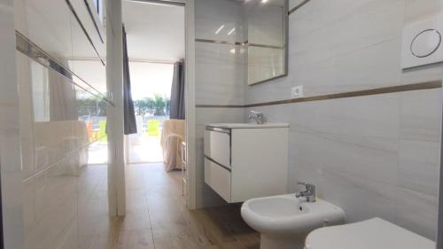 Ένα μπάνιο στο Villa Miami