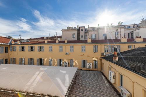 1 Bdr Downtown near Place Massena