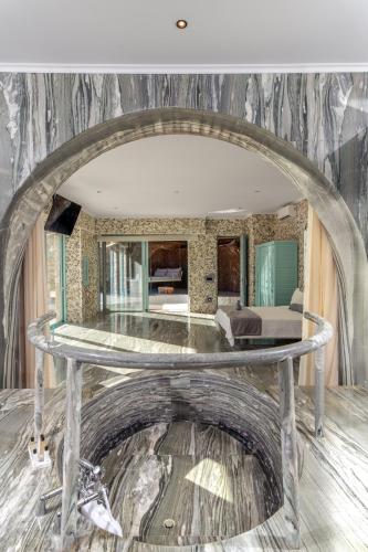 a room with a glass table in the middle at Calilo in Manganari