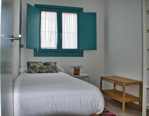Een bed of bedden in een kamer bij Covadonga 9 Apartments - Triana