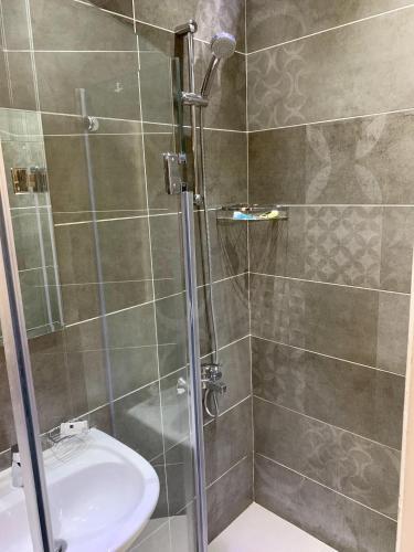 Un baño de Sakan 275