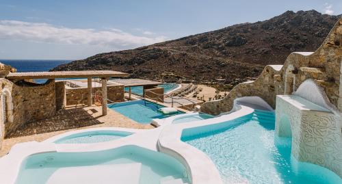 a resort with two pools and a view of the ocean at Calilo in Manganari