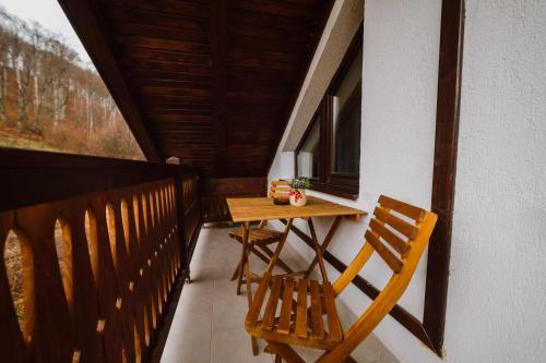 Hotel Relax Sovataにあるバルコニーまたはテラス