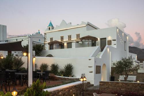 Gallery image of Ursa Major Suites in Tinos Town