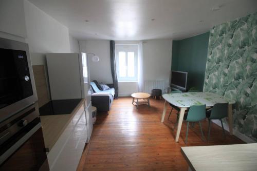 a small living room with a table and a couch at Duplex - En plein Centre Ville - 6 pers in Dieppe