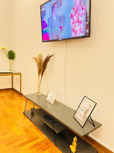Acropolis Select Flat