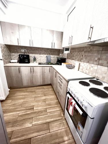 Acropolis Select Flat