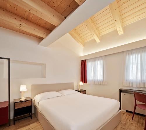 Postel nebo postele na pokoji v ubytování Crocevia - Locanda carsica contemporanea