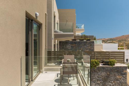 Balkoni atau teres di Pearl Villas I, II & III - Redefined island chic, By ThinkVilla