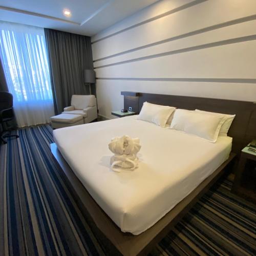 a hotel room with a teddy bear on a bed at Eurobuilding Express Maracay in Maracay