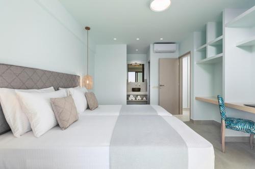 Katil atau katil-katil dalam bilik di Pearl Villas I, II & III - Redefined island chic, By ThinkVilla
