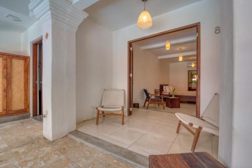 a living room with a chair and a table at Hotel Alcazar in San Juan del Sur