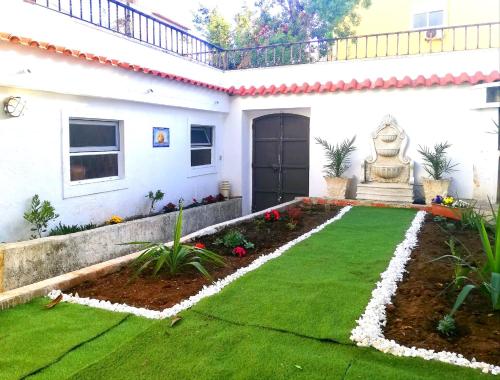 Сад в Cascais Bela House