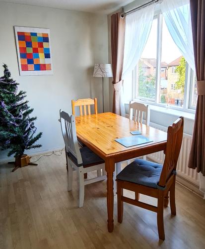Χώρος καθιστικού στο SW19 - Quiet split-level 2-bedroom maisonette with garden