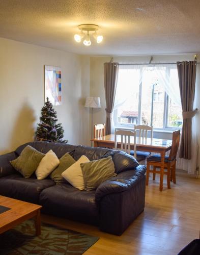 Χώρος καθιστικού στο SW19 - Quiet split-level 2-bedroom maisonette with garden