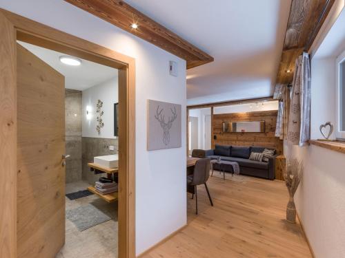 A bathroom at Appartement Holznest