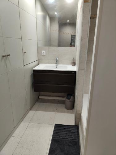 a bathroom with a sink and a mirror at Au Spa de LLEA in Avignon