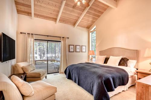 a bedroom with a large bed and a window at Golf Home 53 in Black Butte Ranch