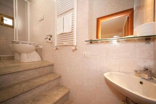 Kylpyhuone majoituspaikassa Hotel Dalmazia