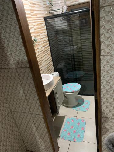 a bathroom with a toilet and a sink and a mirror at Chalé lawill ilha do mel in Paranaguá