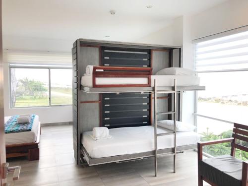 a bedroom with a bunk bed with a bunk bed at La Bocana de Quiximies Hotel in Cojimíes
