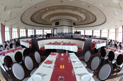 Εστιατόριο ή άλλο μέρος για φαγητό στο Palestine Plaza Hotel