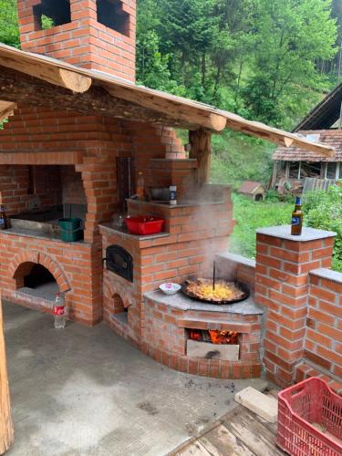 Grillfaciliteterne i feriehuset som gæsterne kan bruge