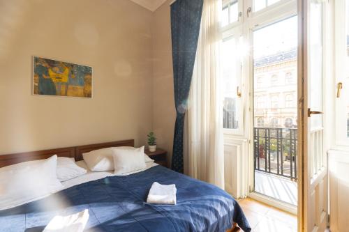 a bedroom with a bed and a large window at Budapest Panorama Central in Budapest