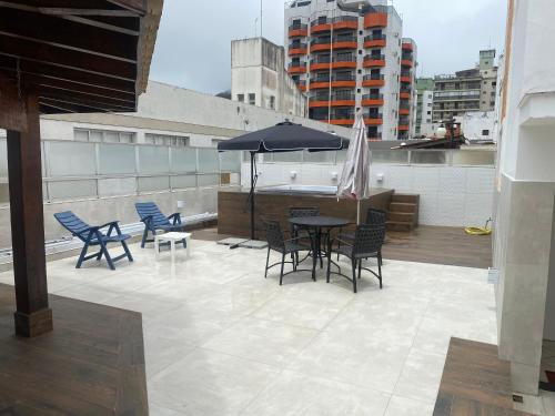 Balkón nebo terasa v ubytování Cobertura Guarujá Apto com Jacuzzi e Churrasqueira