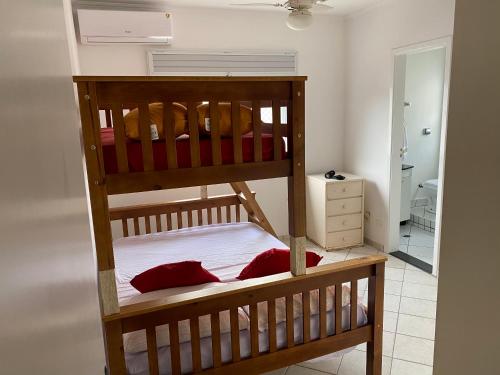 Postel nebo postele na pokoji v ubytování Cobertura Guarujá Apto com Jacuzzi e Churrasqueira